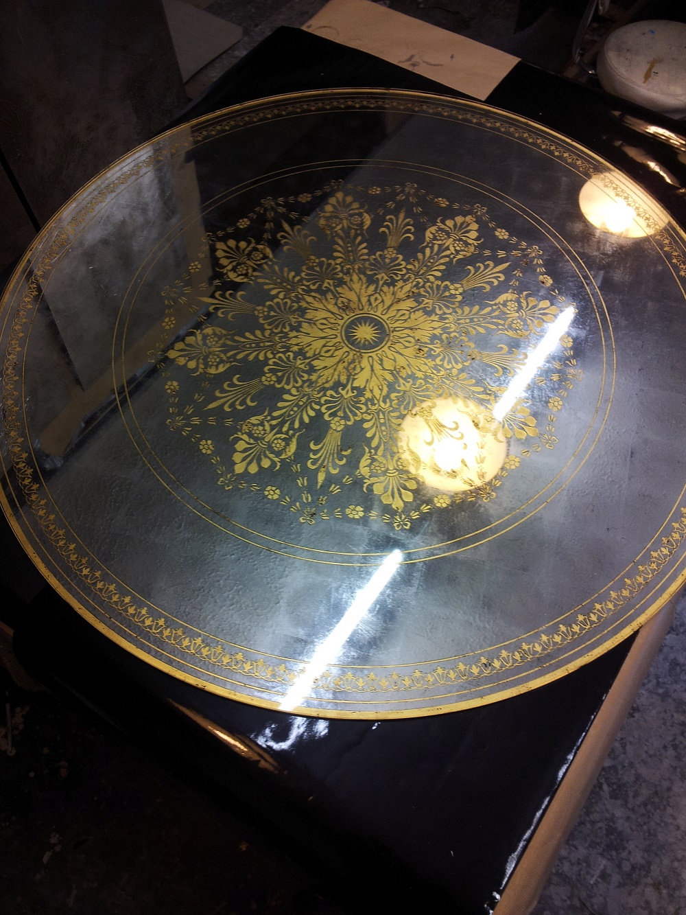 Verres Eglomisés: quelques exemples de réalisation, dorure et peinture sur verre