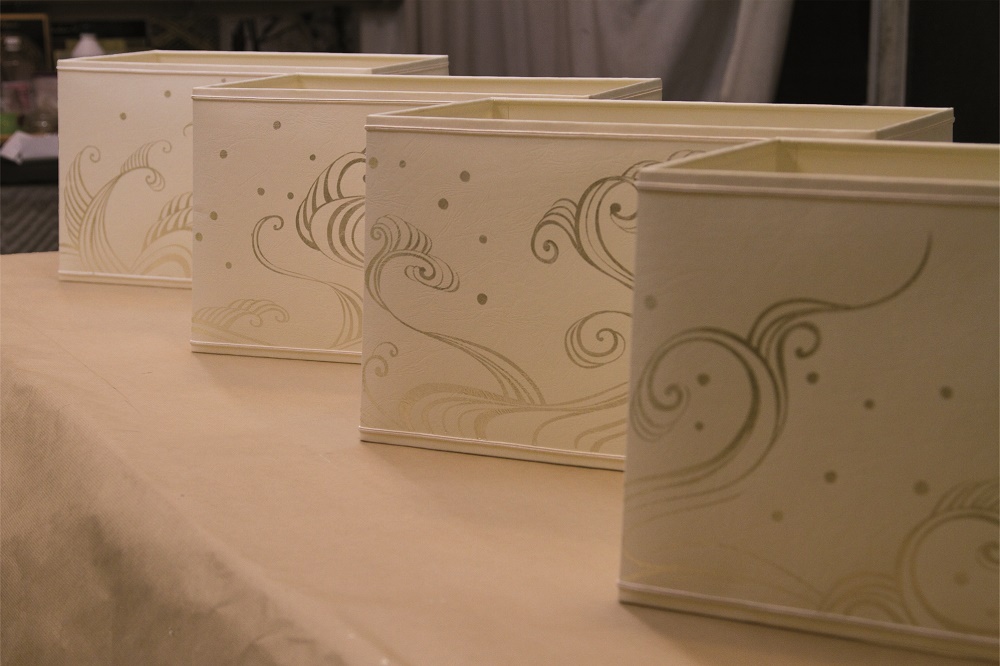 Vagues: création originale, dorure sur parchemin